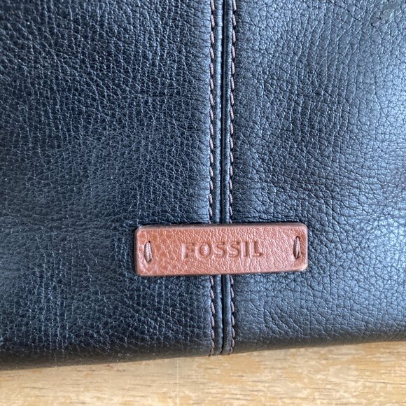 Fossil Leather Crossbody Purse Black Adjustable Strap Classic Minimalist Travel - Picture 2 of 15